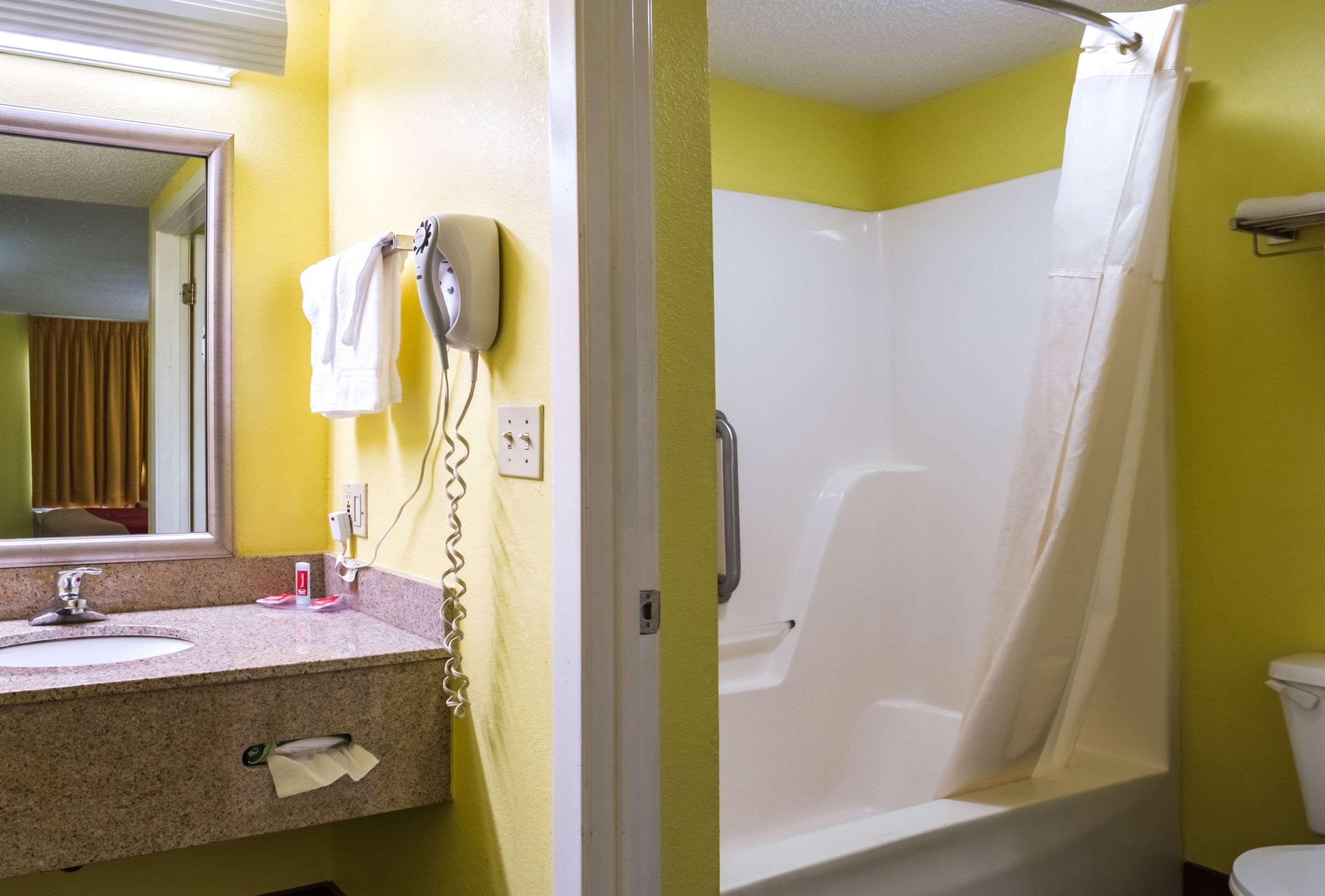 פיקאיון Econo Lodge מראה חיצוני תמונה