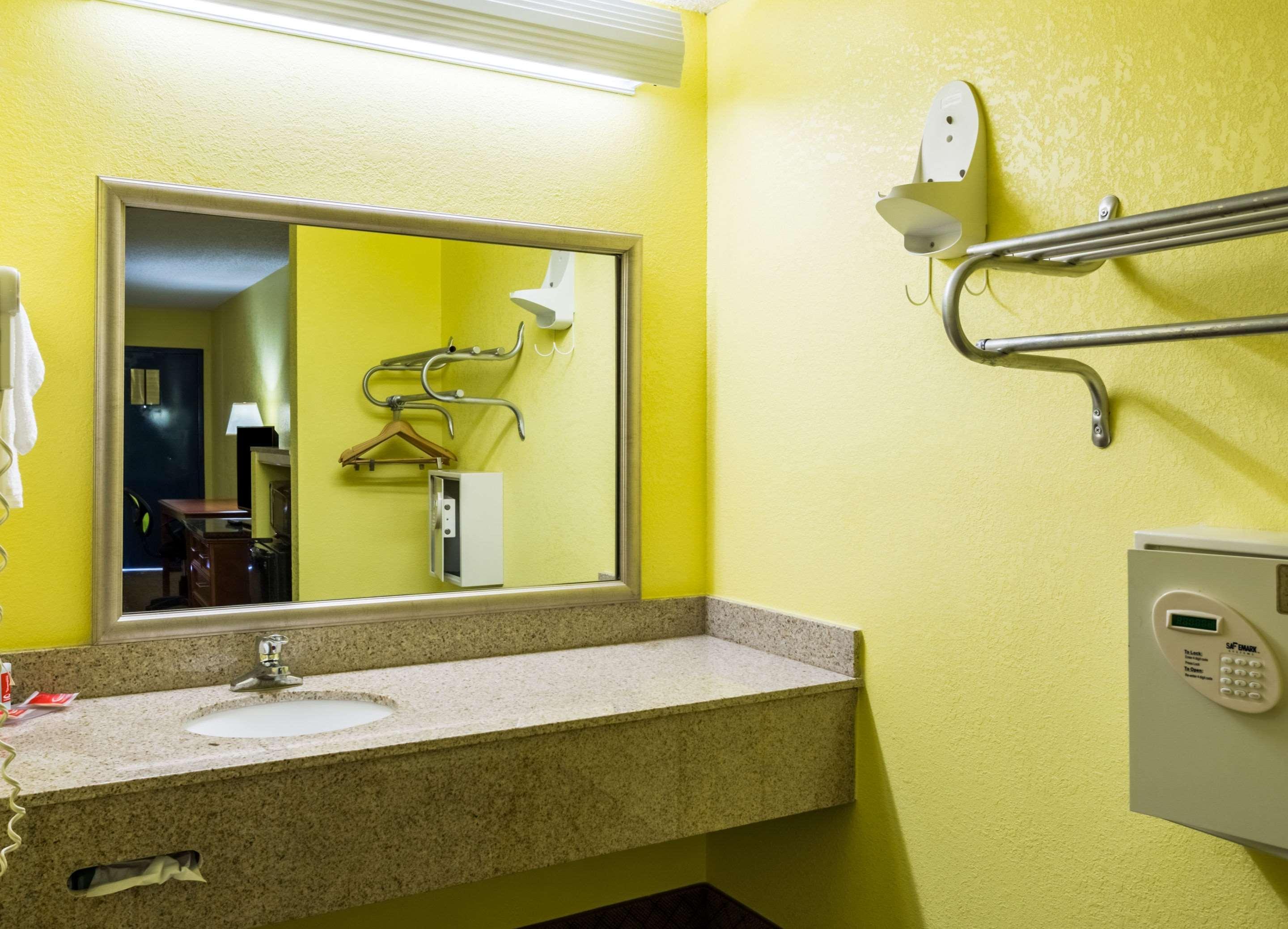 פיקאיון Econo Lodge מראה חיצוני תמונה