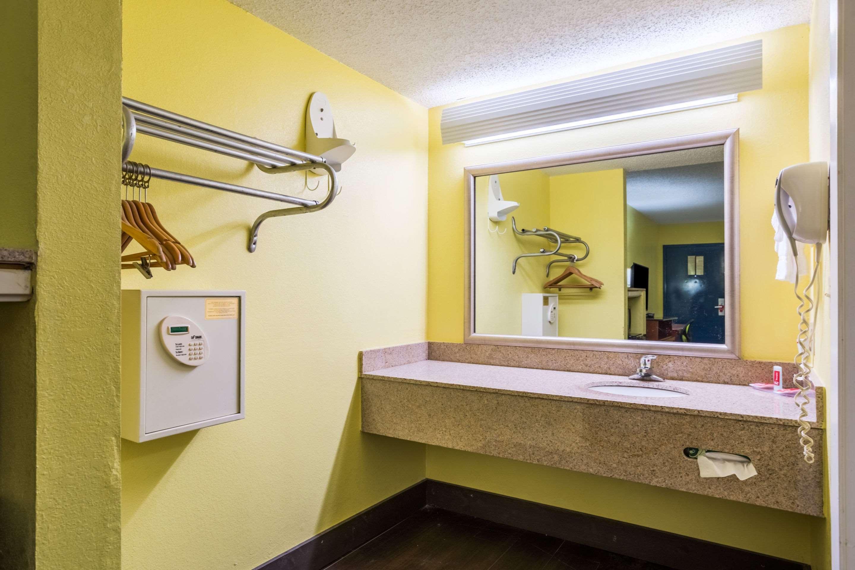פיקאיון Econo Lodge מראה חיצוני תמונה